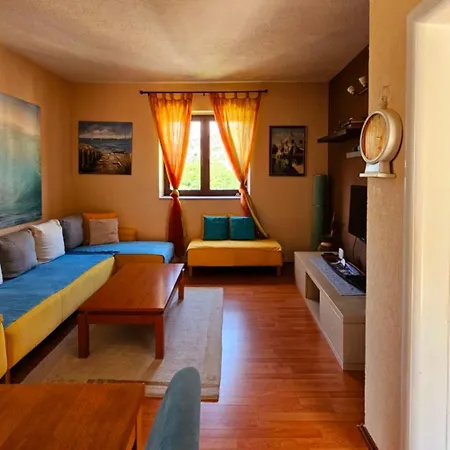 Lovely House With Swimming Pool Lejlighed