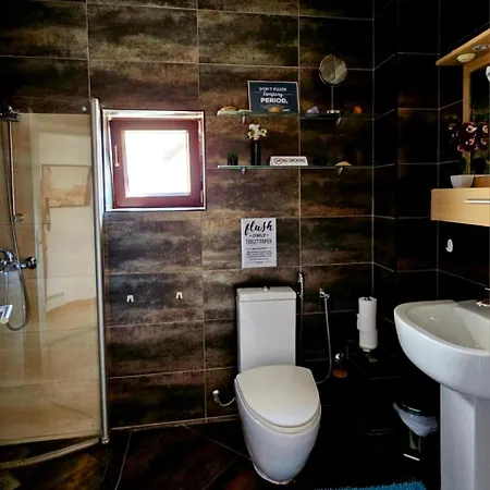 Lejlighed Lovely House With Swimming Pool