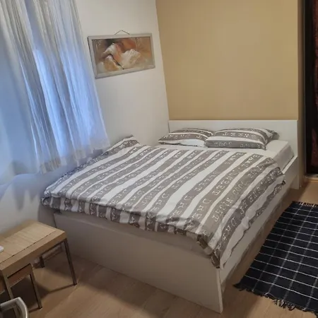 Apartment Lovely House With Swimming Pool