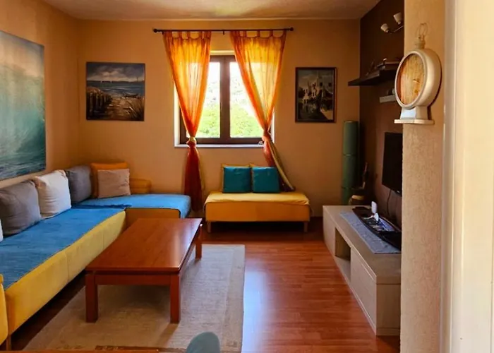 Lovely House With Swimming Pool Apartment