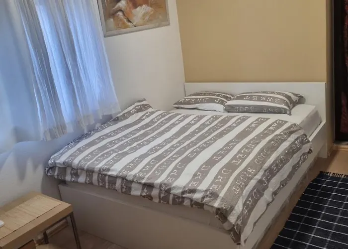 Apartment Lovely House With Swimming Pool